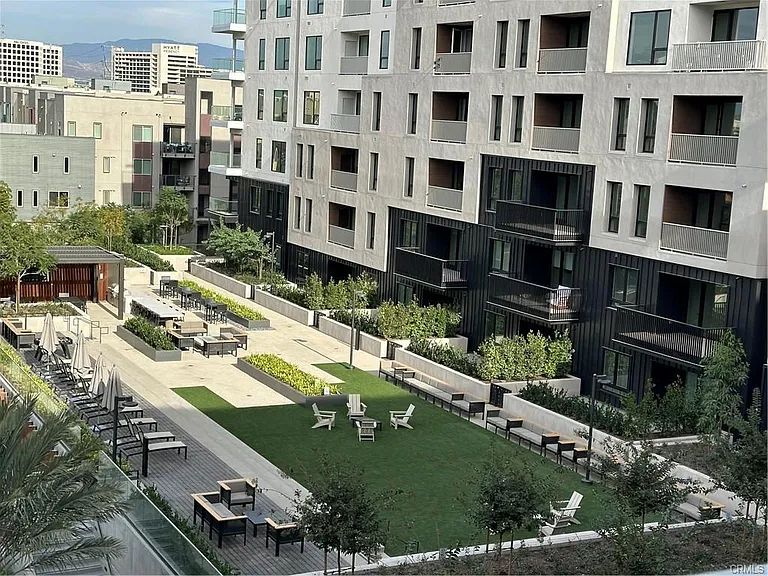 3504 Rivington — Photo 3