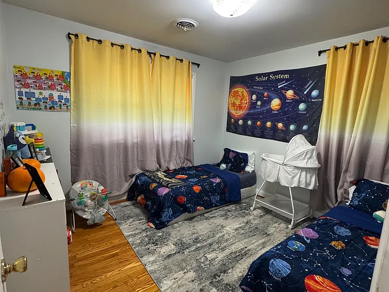 1439 Crawford Ave — Photo 11