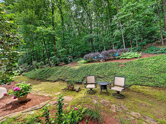 2nd image of 936 Tulip Poplar Ln