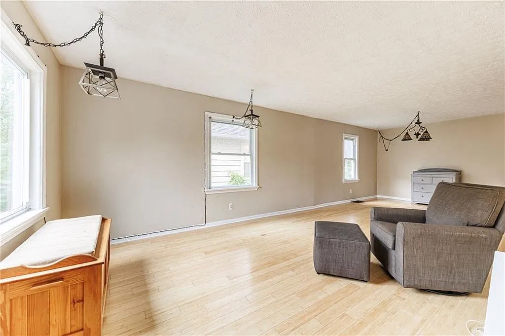 3 bed, 2.0 bath, 1324 sqft, $2,200 — Photo 4