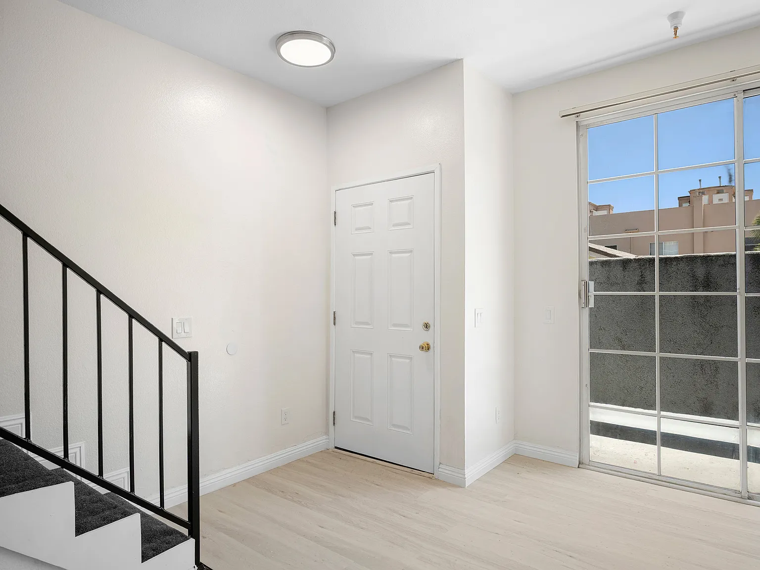 2 bed, 2.5 bath, 1150 sqft, $3,300 — Photo 4