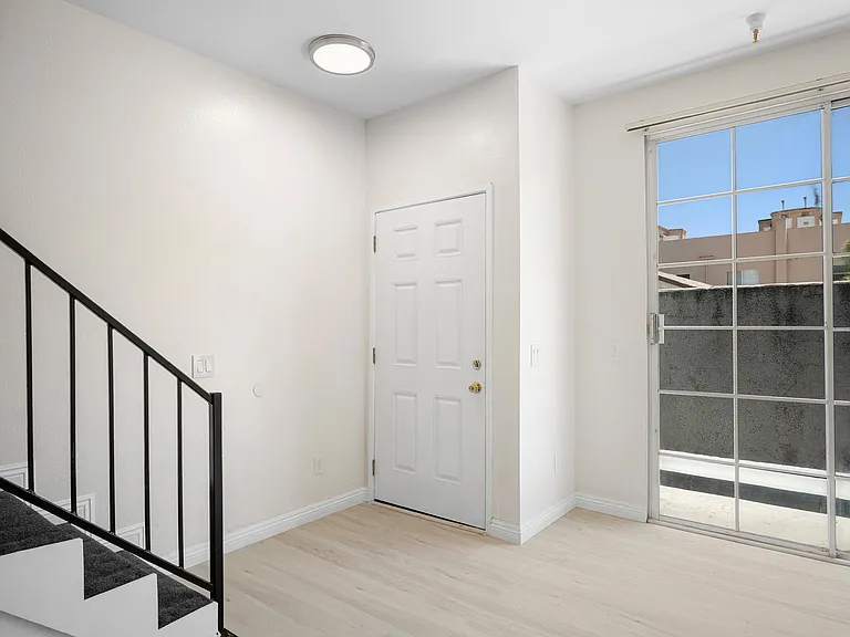 4328 Whitsett Ave #3 — Photo 4