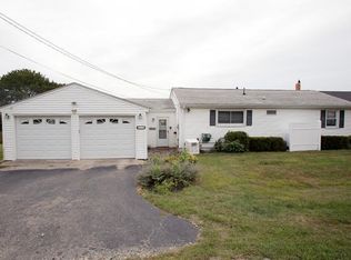 15 Molleur Rd, Portsmouth, RI 02871