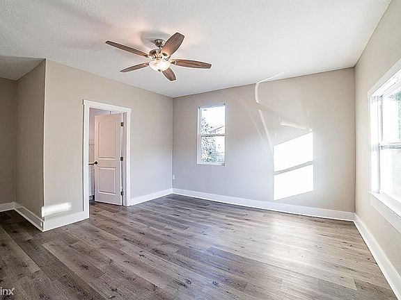 5th image of 37241 Warren Ave