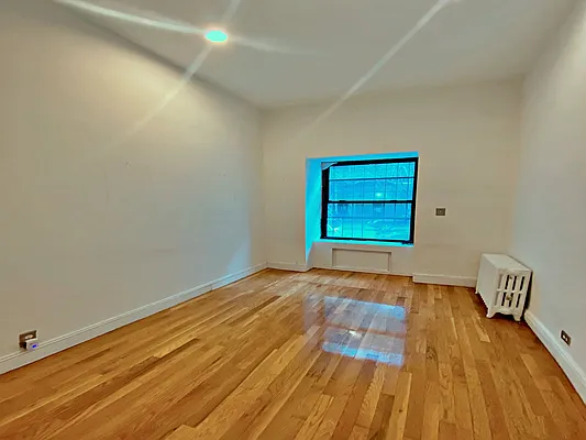 Rented by Douglas Elliman | media 14