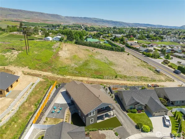 827 Madeleine Court, East Wenatchee, WA 98802