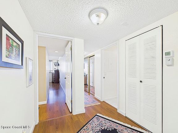 5th image of 300 Columbia Dr #502-1