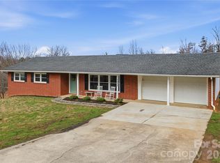 1037 Prestwood Dr SE, Lenoir, NC 28645