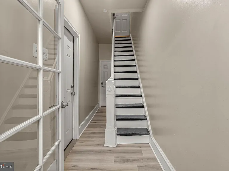2440 Carpenter St #B — Photo 2