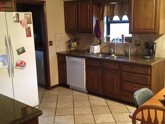 2nd image of 405 NE Stonewall Dr