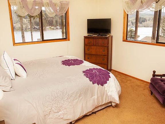 5th image of 1531 NE Lake Dr