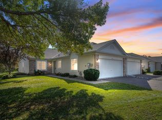 727 Markgrafs Lake Dr, Woodbury, MN 55129