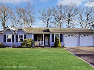 17 Concord Cir, Howell, NJ 07731