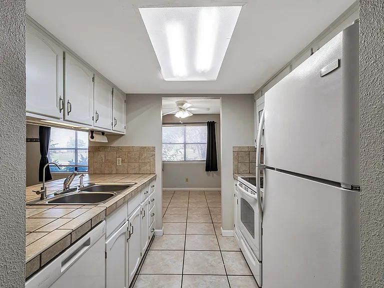 424 W Pecan Ave #B — Photo 17
