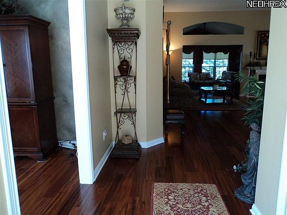 4th image of 8502 Waterside Dr