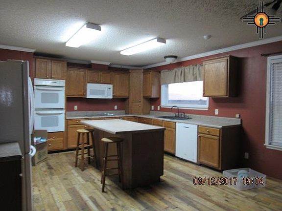 4th image of 708 Curry Road S