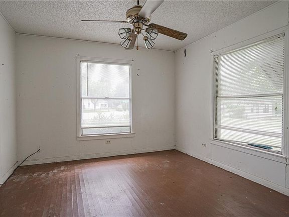 4th image of 1201 Dartmouth St