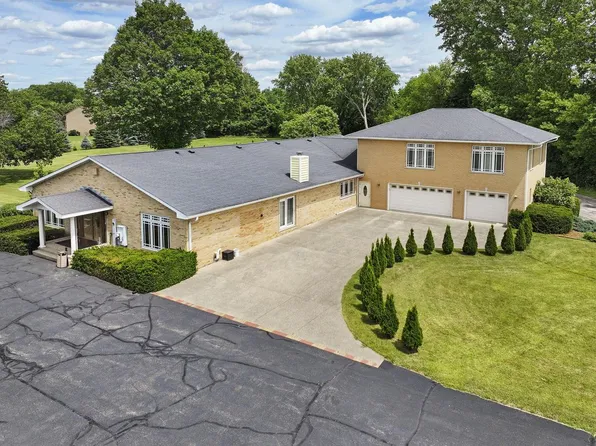 740 S Cosgwell DRIVE, Silver Lake, WI 53170