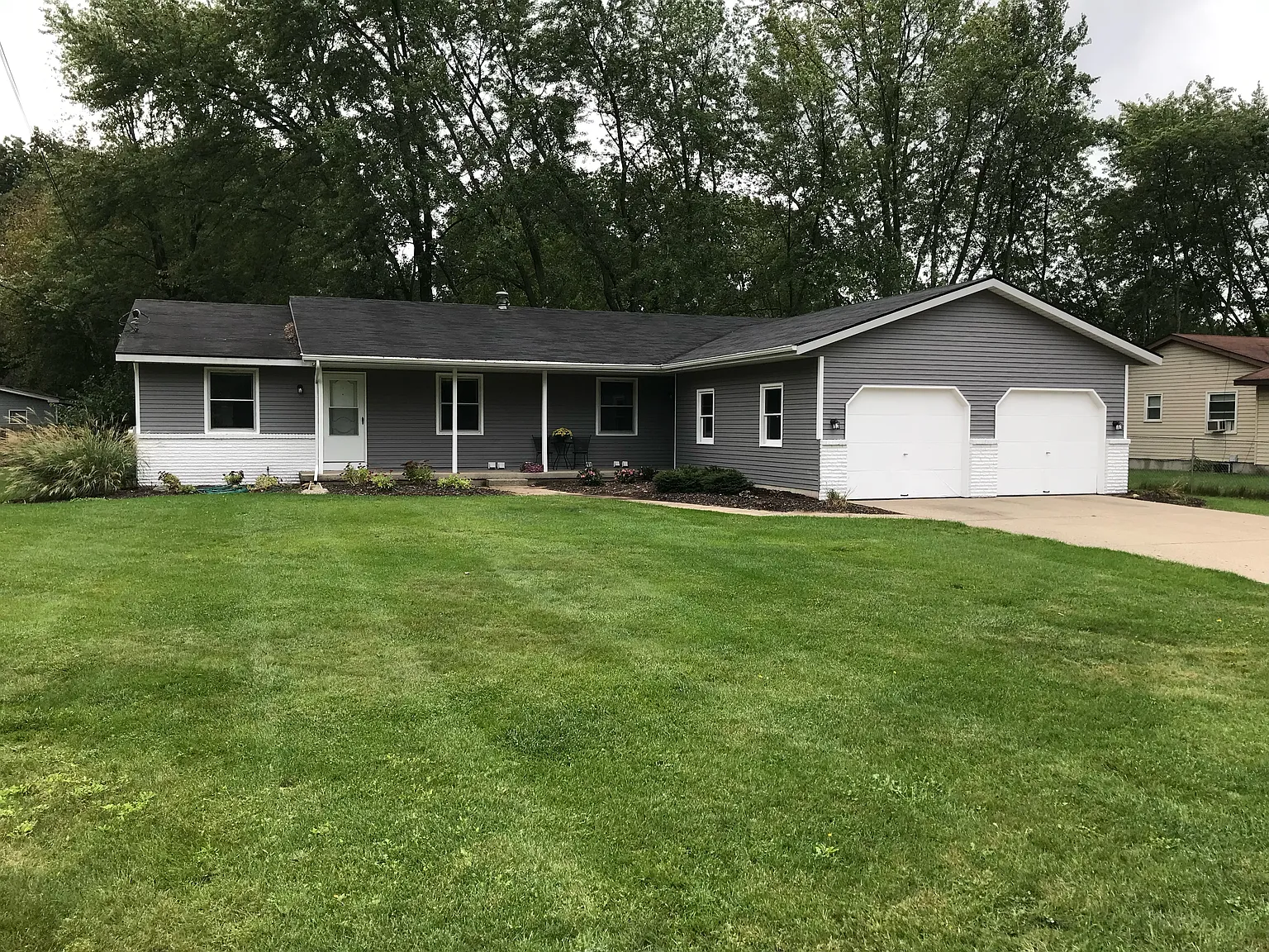 3 bed, 1425 sqft, $1,895 — Photo 1