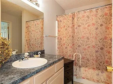 Master Bath (Renovated in 2024) w/ connecting doors to Master BR & Hallway. Facing East.