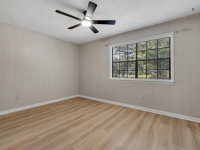 2340 Claremont Ln #B — Photo 19