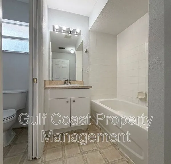 4017 NE 10th Ave — Photo 18