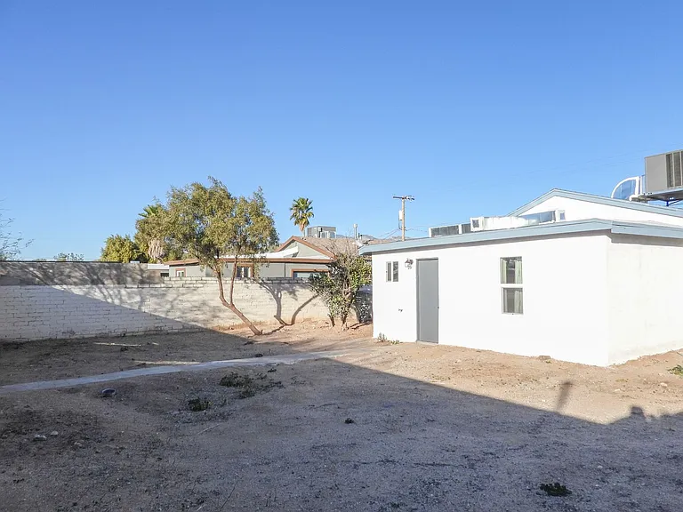 2639 N Fontana Ave — Photo 10