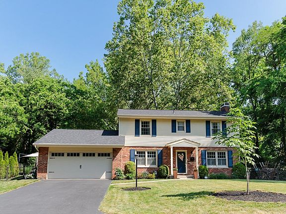2nd image of 120 Winding Brook Ln