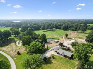 11 Lakecrest Ln, Hillsboro, IL 62049