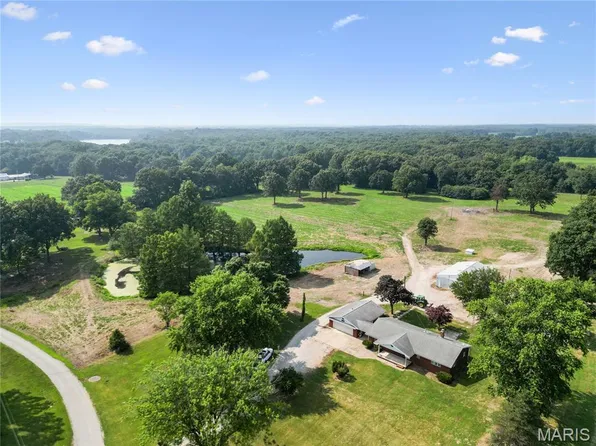 11 Lakecrest Ln, Hillsboro, IL 62049