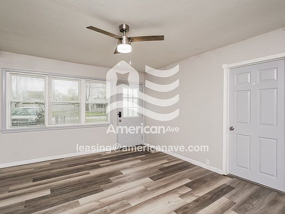 1432492_004_living_room_13683379.jpg