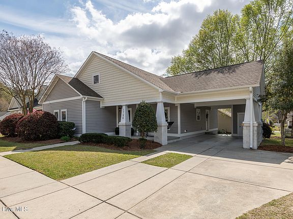 2nd image of 1724 Sassafras Court