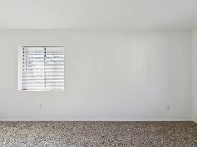 Fairway Club Apartments — Photo 58