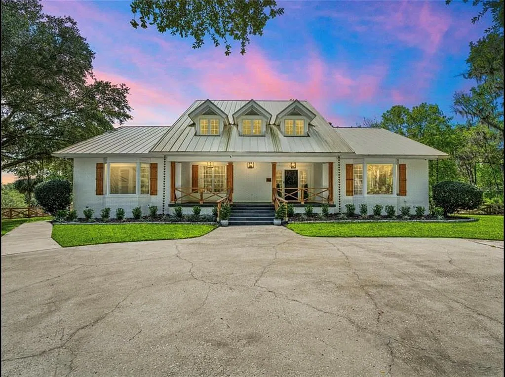 4 bed, 2.5 bath, 6360 sqft, $8,000 — Photo 1