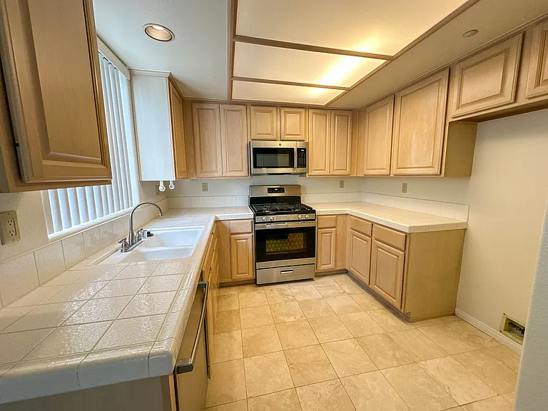 427 W Doran St #106 — Photo 4