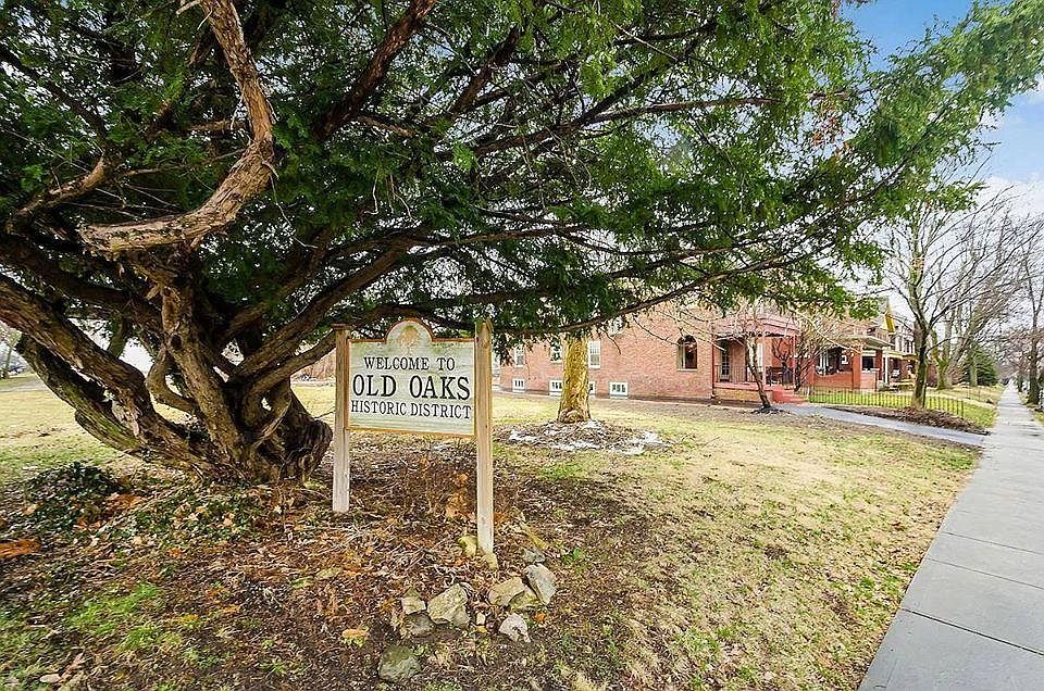 1st image of 640 Linwood Ave #642