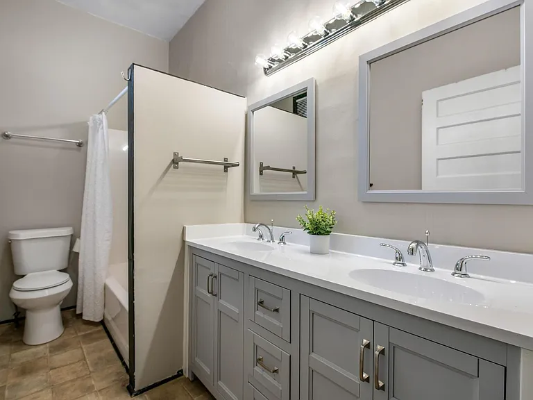 1371 Meade St — Photo 15