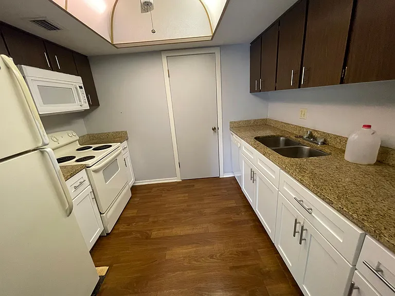 209 Crown Oaks Way — Photo 17