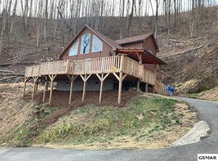 920 Crooked Ridge Rd, Gatlinburg, TN 37738