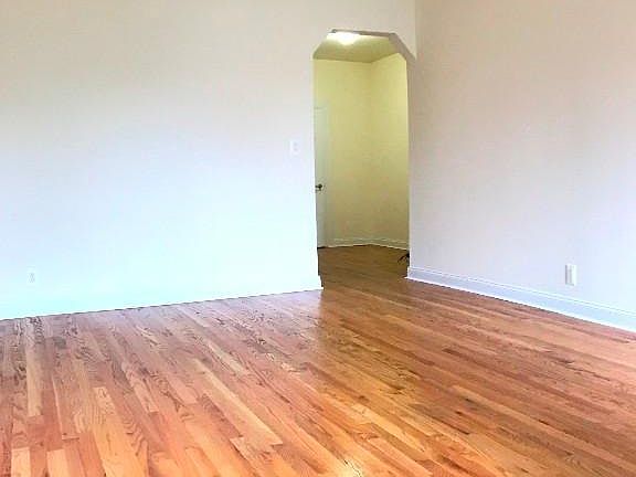 5th image of 1035 Washington Ave APT 3J