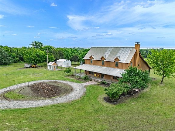 3rd image of 750 Lyons Rd
