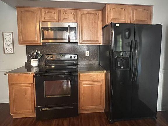 3rd image of 437 Hess St