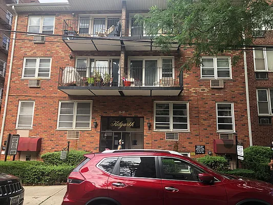 Rented by 18 REALTY | media 12