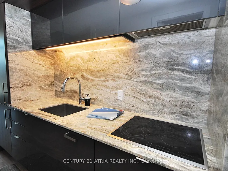 1 Edgewater Dr #GPH24 — Photo 8