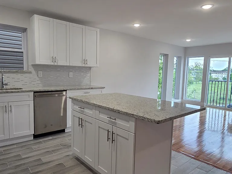 465 Hawthorne Ave #1 — Photo 1