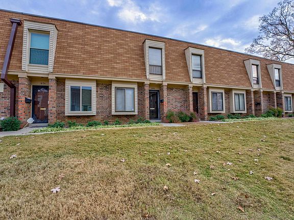 3rd image of 1878 Poplar Woods Cir E Unit 1878