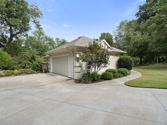 4th image of 22815 Woodridge Dr