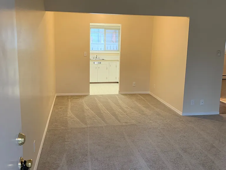 3651 SE 40th Ave — Photo 2