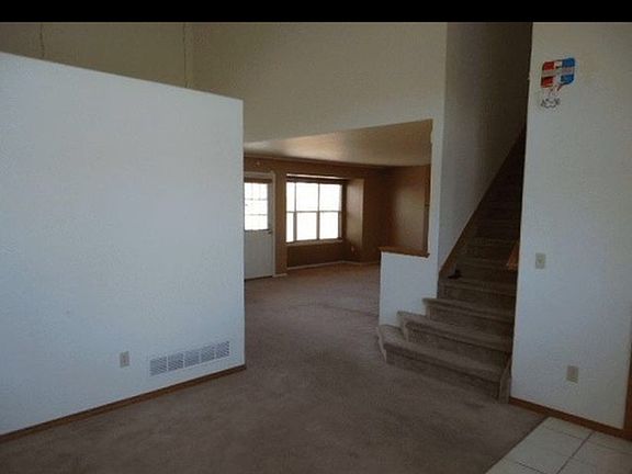 4th image of 7425 Lake Ave