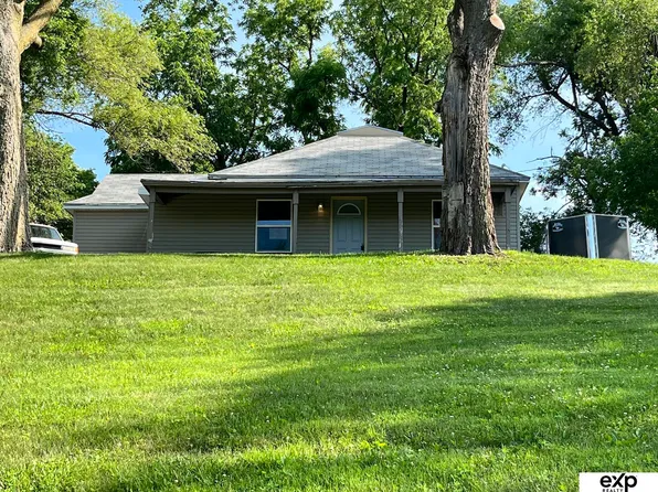 2159 Davis Dr, Blair, NE 68008